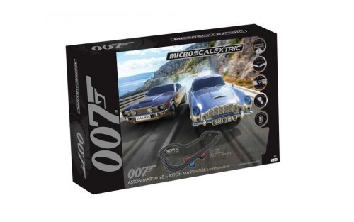 Autópálya MICRO SCALEXTRIC G1171M - James Bond 007 Race Set - Aston Martin DB5 vs V8 Battery Powered Race Set (1:64)