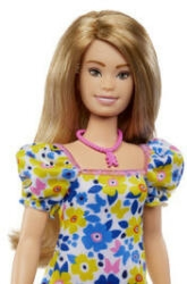 Mattel Barbie különleges baba (FBR37)